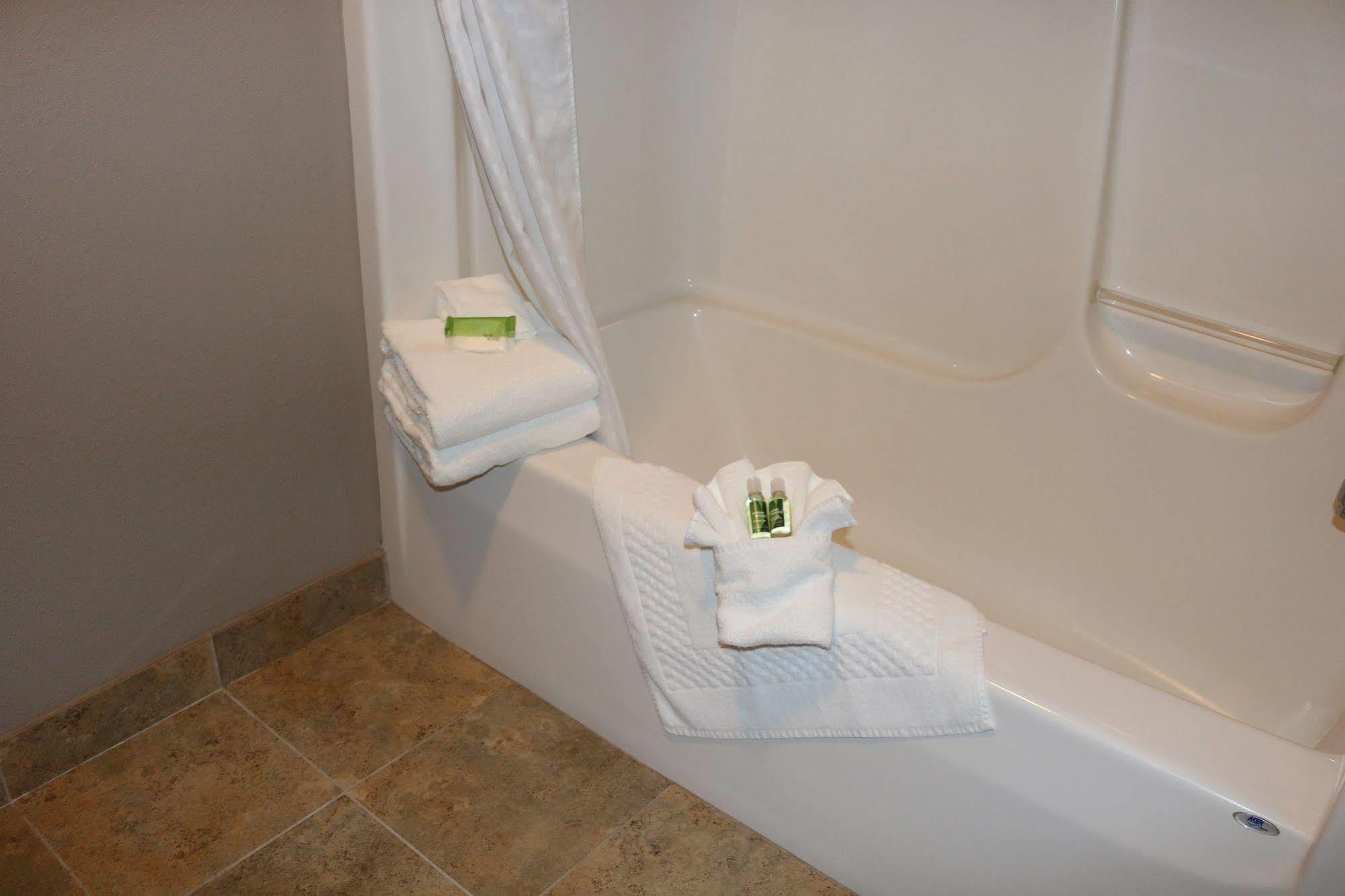 Qube Hotel - Polk City מראה חיצוני תמונה